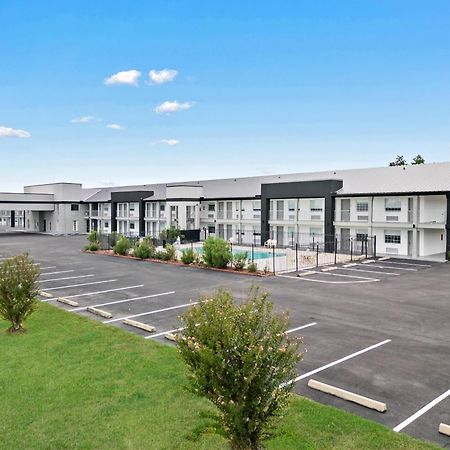 Baymont By Wyndham Beaumont Hotel Exterior photo