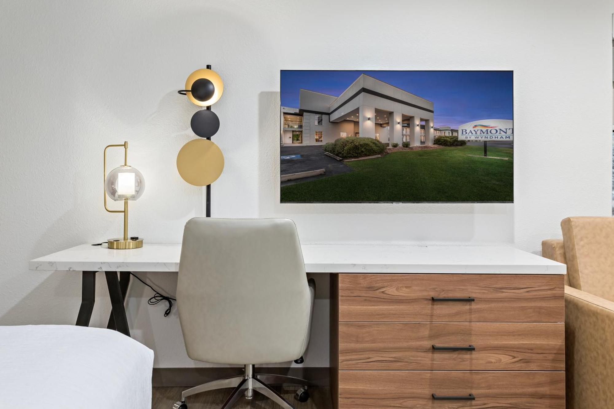 Baymont By Wyndham Beaumont Hotel Exterior photo