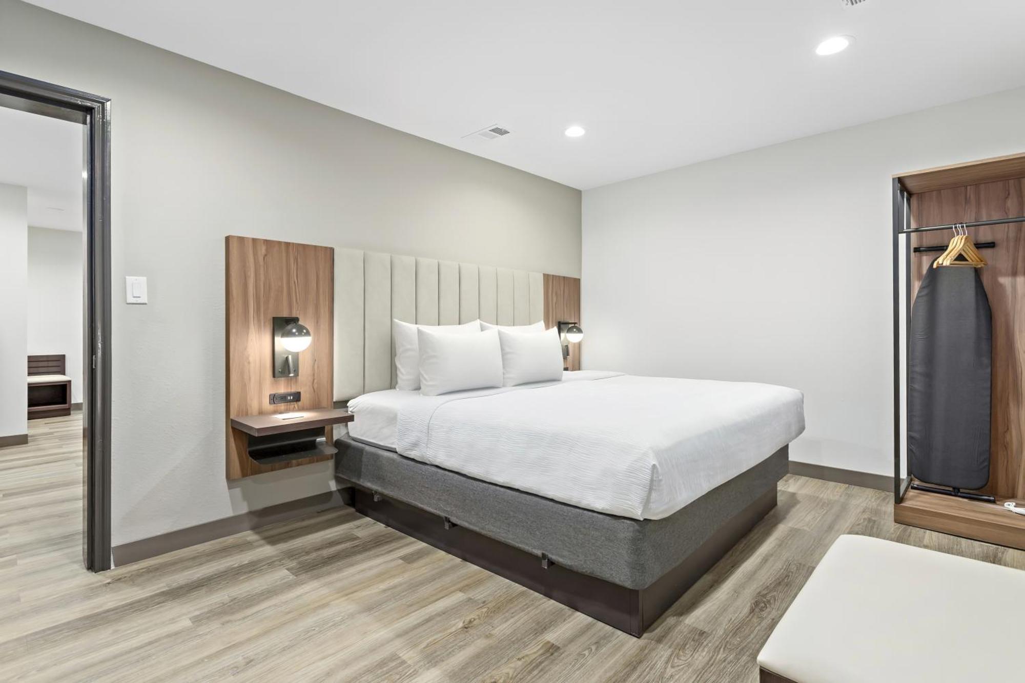 Baymont By Wyndham Beaumont Hotel Exterior photo