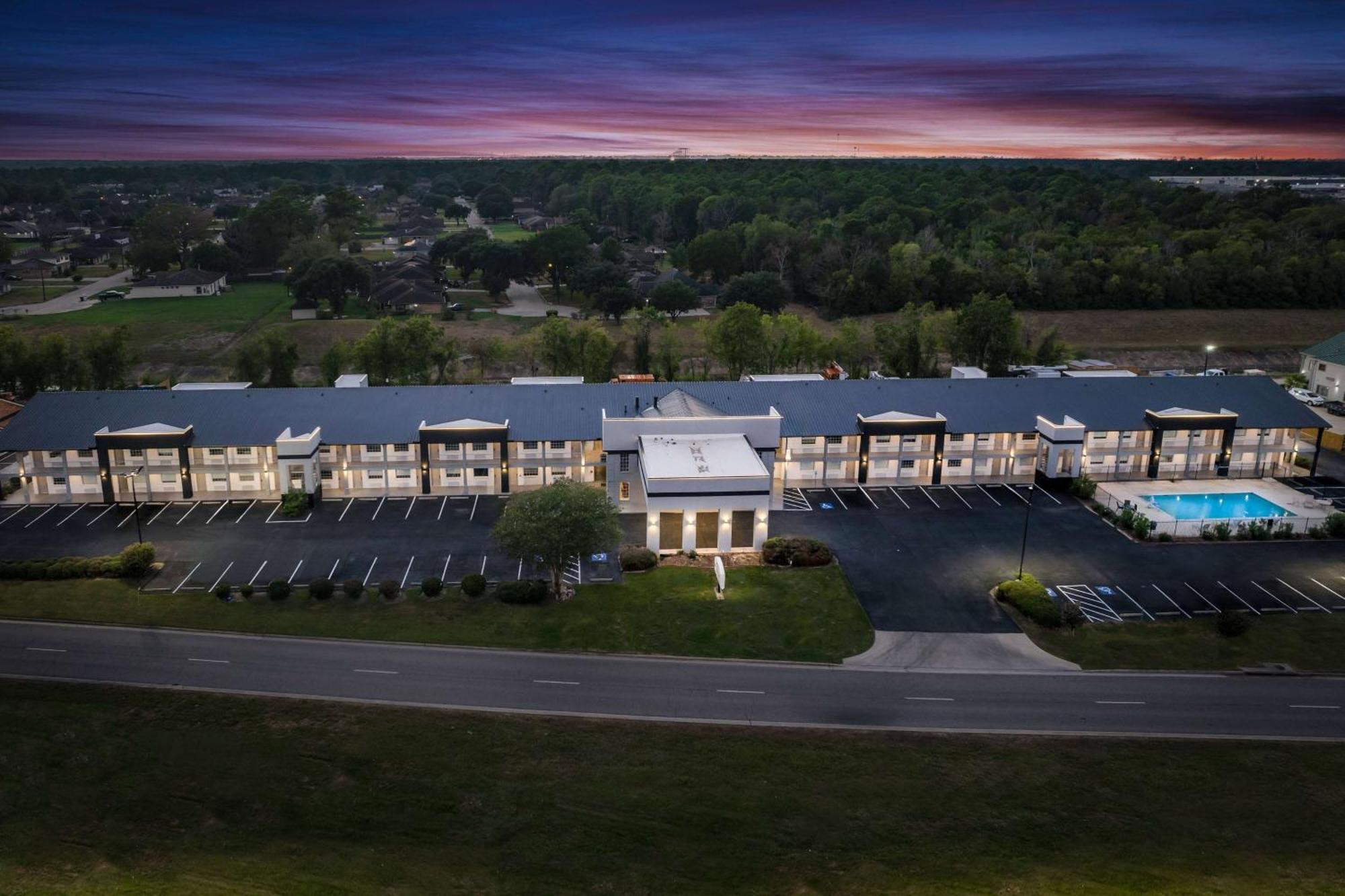 Baymont By Wyndham Beaumont Hotel Exterior photo