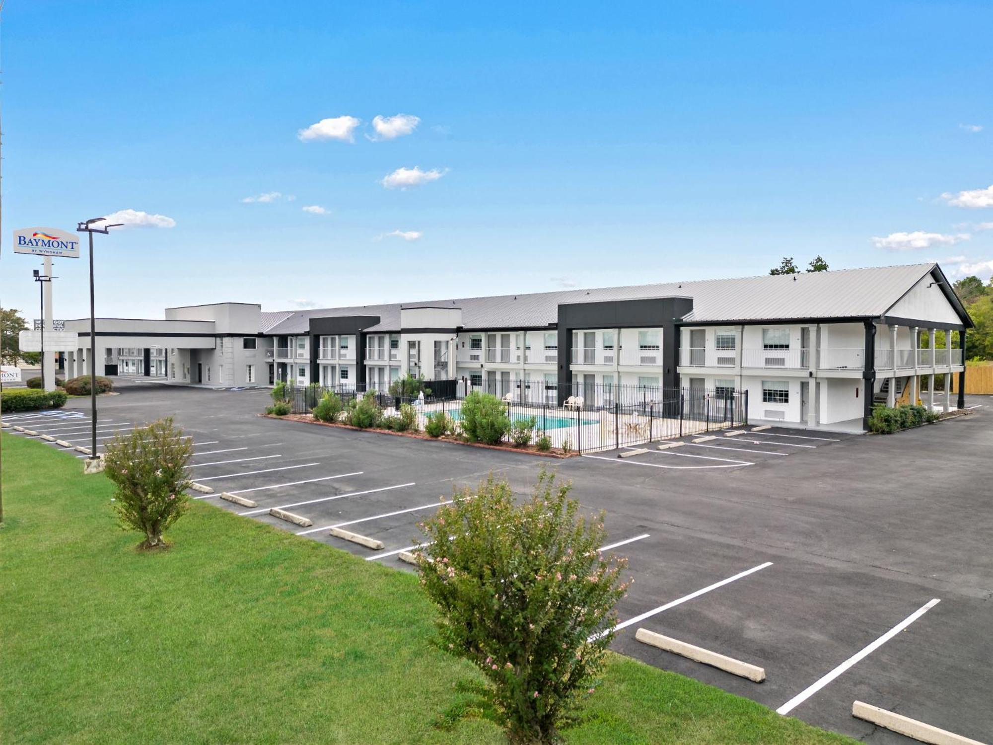 Baymont By Wyndham Beaumont Hotel Exterior photo