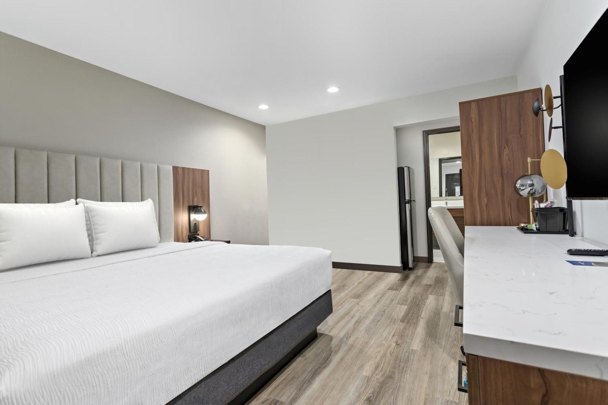 Baymont By Wyndham Beaumont Hotel Exterior photo